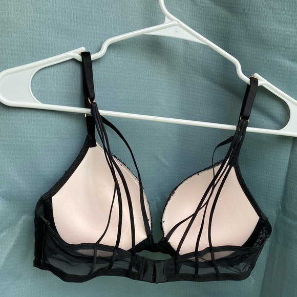 Victoria’s Secret bra - 34C - Picture 2 of 7